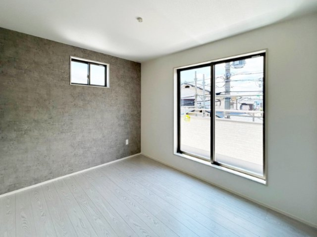 2階洋室7.0帖のお部屋です。バルコニーに面しております。　寝室にもオススメです。（施工例）　