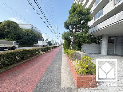 広々とした河川敷にレストエリアやサイクリングロードなどが整備された武庫川が徒歩圏内。四季折々の美しい自然を感じながら、お散歩やサイクリング・ジョギングなどの運動も楽しめる住環境です。