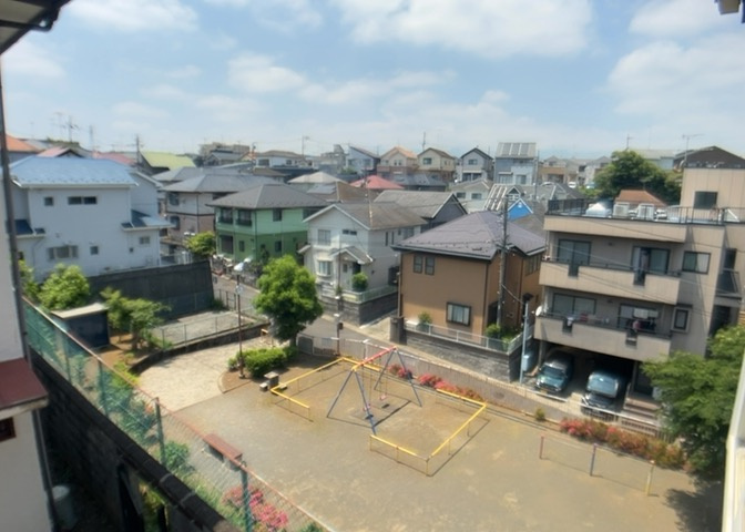 眺望を気にして物件を探す場合、前面に建物が建っていないか現地で確認しましょう！前面に建物があると景色はもちろん、日当たりや風通しにも影響が出てきます。住んだ時のことを想像しながら現地見学をしましょう。