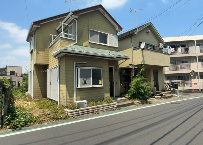 お持ちの車種によっては前面道路が広い方が便利でしょう。しかし、前面道路が広ければその分交通量が多くなるため、騒音などが気になる場合があります。実際に現地を見学し、周辺交通量や騒音などを確認しましょう！