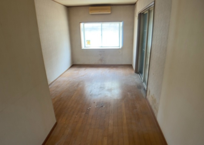 L型アイランドタイプは、キッチンからダイニングにもリビングにも目が行き届くので、とても使いやすい配置です。L字型独立タイプは、キッチンを独立させてるためLDKというよりもLDといった様なイメージです。