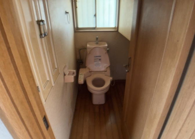 トイレは大きさや形、機能、抗菌性などが異なる多種多彩なタイプが各メーカーから出ています。それぞれに良さがあるため、事前にどういったタイプのトイレがいいのかをご家庭内で決めて、内見に行くといいでしょう。