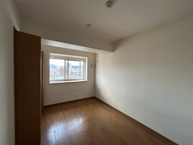 4LDKのゆとりある間取りのため、ご家族それぞれの個室現としても使いやすい住まいです。現在はリフォーム工事を予定しており、内装が整うことでより快適で清潔感のある空間へと生まれ変わります。