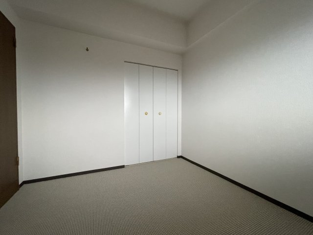 クローゼットのあるお部屋！荷物を収納することでお部屋をスマートに見せることができます。