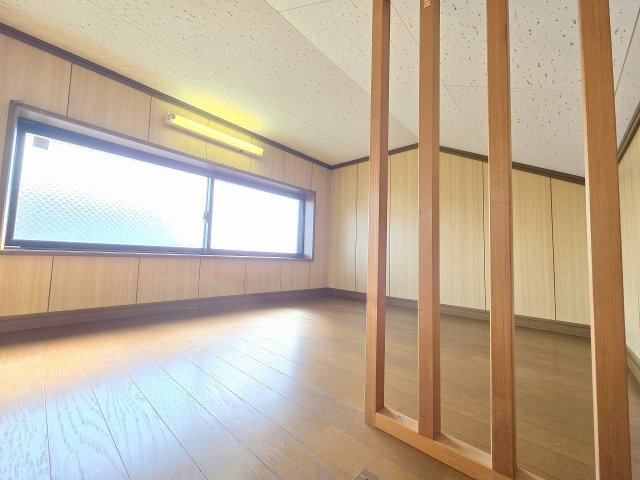 屋根裏収納庫