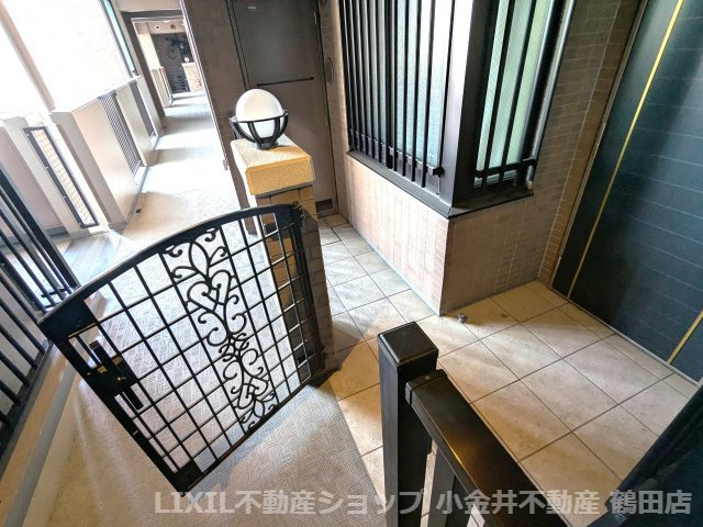 玄関ポーチがあります