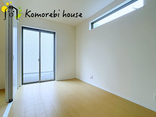 コンパクトで使いやすい洋室です
