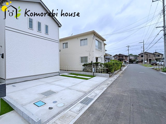 前面道路含む現地写真です