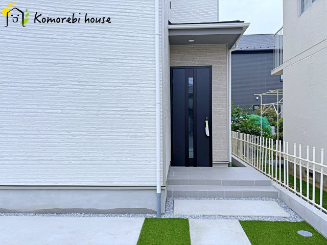 毎日通る玄関はこちらです