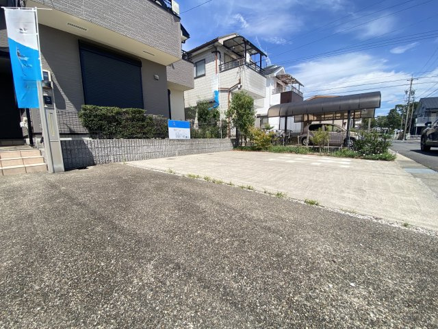 並列駐車場3台分あり♪