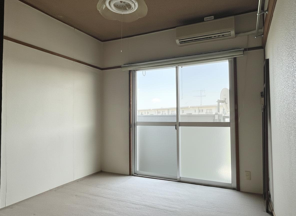 ※本画像は家具・荷物をCG加工により消去したものです。バルコニーに面した明るい洋室。主寝室や趣味のお部屋など幅広い用途でお使いいただけます。