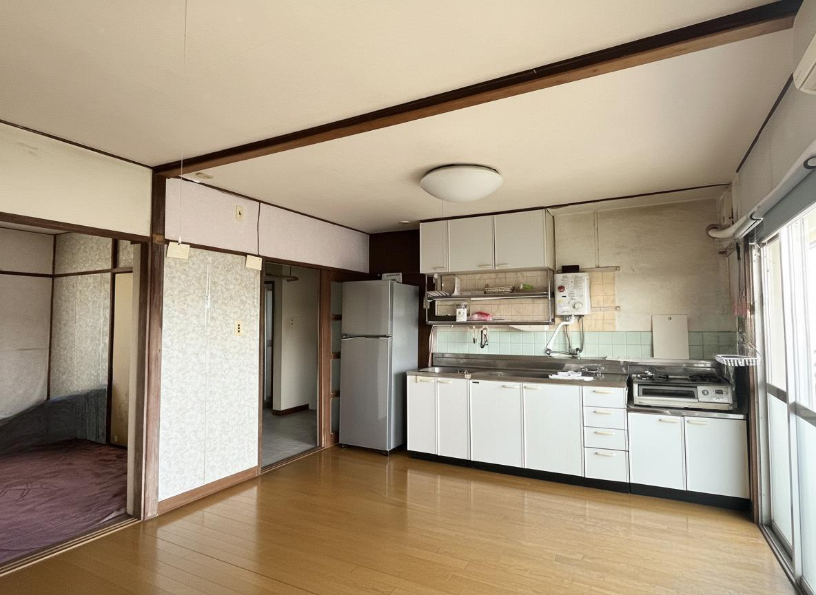 ※本画像は家具・荷物をCG加工により消去したものです。続き間との一体利用でさらに開放感のある住空間。ライフスタイルに合わせた間取り変更もご検討いただけます。
