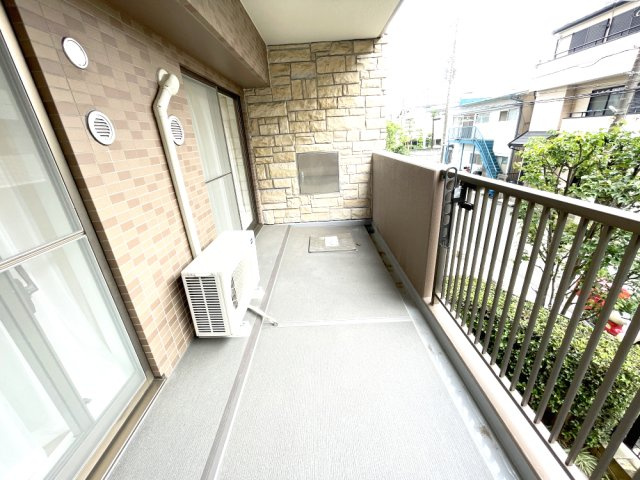 東向きで陽当たり良好のバルコニーです。　