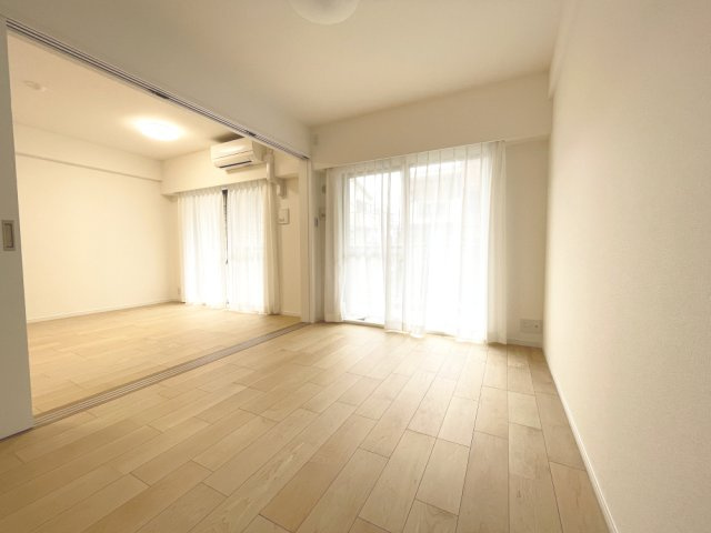 大切なお子さまを見守りやすい引き戸の洋室は、子ども部屋としても。　
