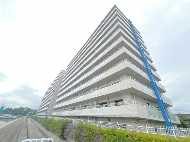 鉄筋コンクリート造11階地下1階建て