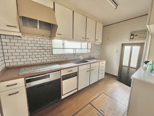 収納力と機能性に優れたシステムキッチン。　