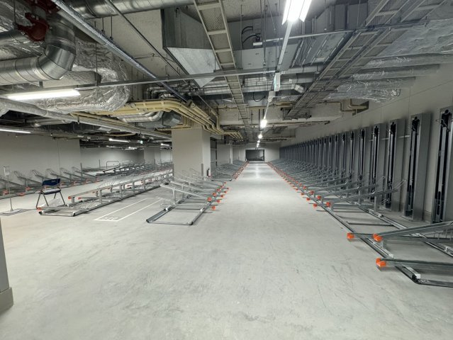 【駐輪場】屋内駐輪場なので、自転車が風雨にさらされることもありません！