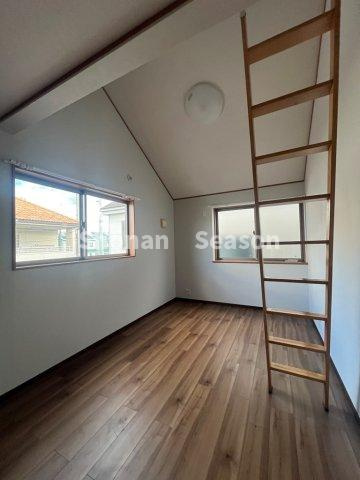 全室収納に加え、「ロフト」や「屋根裏収納」が完備されております♪　　