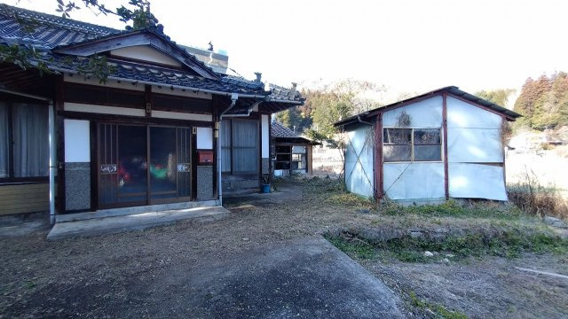 部屋数が豊富な7ＤＫ古民家、倉庫物置、畑つき