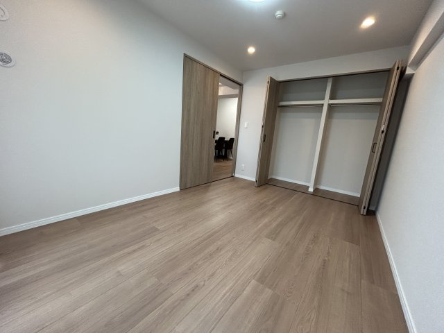 クローゼット付きでお部屋を広々使用できます。