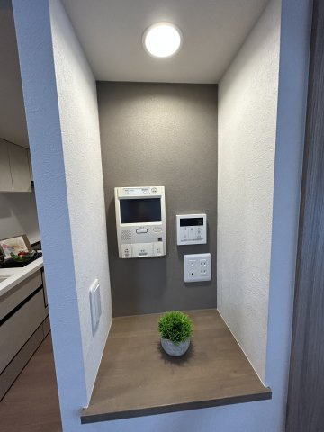 来客の顔がはっきりと確認できるので防犯面でも心強く、お子様のお留守番時や夜間の対応も安心です。