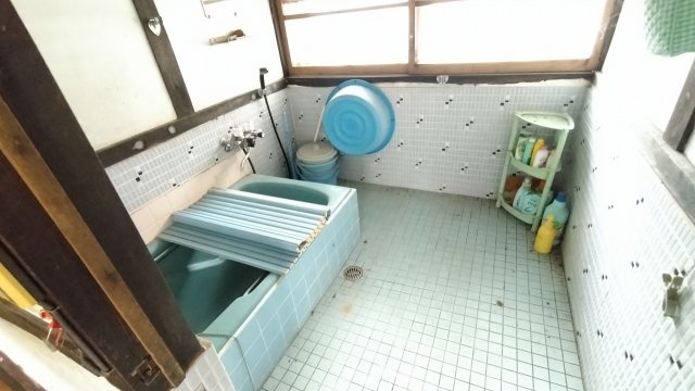 部屋数が豊富な7ＤＫ古民家、倉庫物置、畑つき