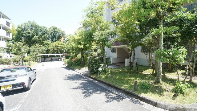 マンション前面道路