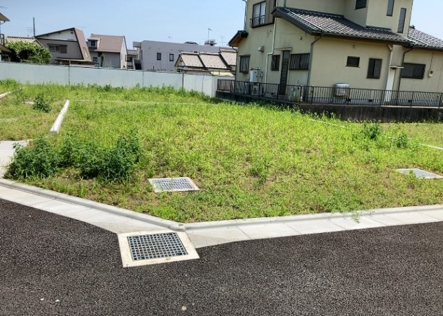 隣家の土地はどうなっているのか、生活利便施設が近くにあるのか、学校まで近いかなど、お客様のライフスタイルにあわせたイメージが重要です。また、近くにあると困る施設が近くにないかも確認するといいでしょう。