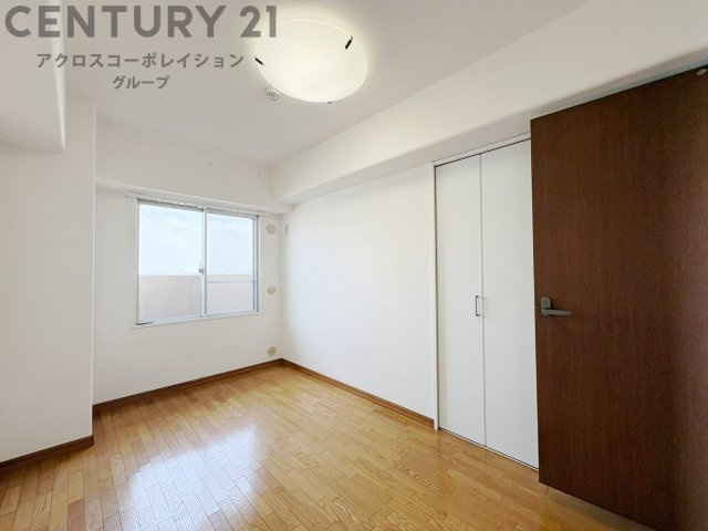 創造性や成長を促す遊びの空間を提供。学習や趣味に集中できる環境を整えます。個別のプライベートスペースは自己表現と自立心を育み、心地よい睡眠環境を整えリラックスできる場所を提供。