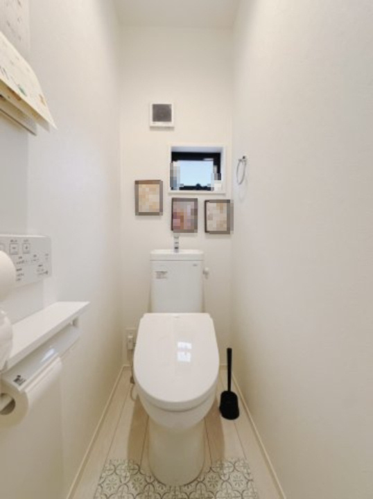 ■トイレ｜1階と2階にトイレがございます♪白を基調とした清潔感溢れるトイレになっています。