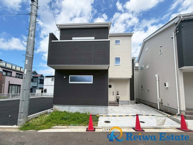 小出川が近く自然も感じられる落ち着いた住環境です。