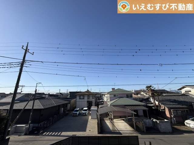 高い建物が無く開放感のある展望　バルコニーからの展望も開けていて閑静な住宅地が望めます。日当りも良いですね♪