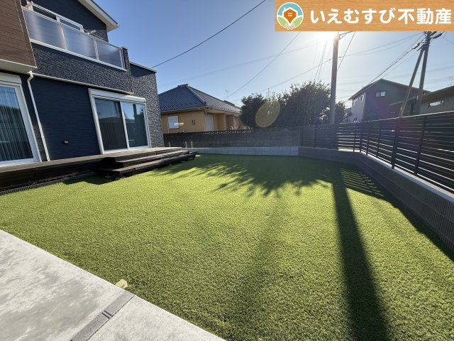 元気なお子様のお外遊びも、自宅のお庭なら安心！　お庭が広いとお子様と遊んだりBBQをしたりと楽しみも増えそう♪