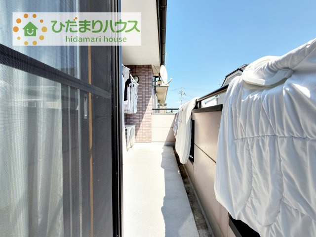 広いバルコニーはお洋服もお布団も干せちゃいます！