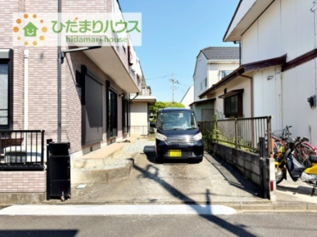 お車2台駐車可能！前面道路も車通りが少なく出し入れ楽々！