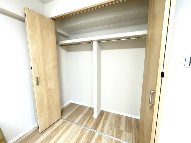 大容量のクローゼットは、衣装持ちの方でも安心。　