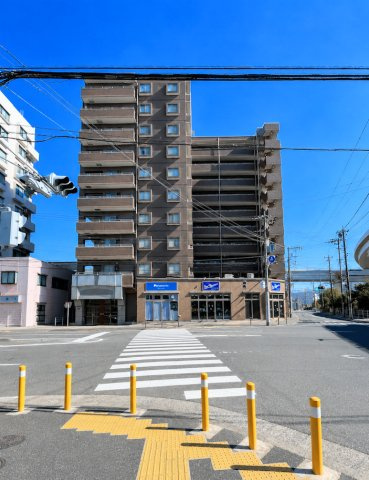 ◆爽やかな青空の下に贅沢なほどに降り注ぐ陽光、豊かな居住性と、クオリティが見事に調和した住空間は、住まうことの喜びを感じさせてくれます。ゆとりある広い敷地で開放的なお住まいです。