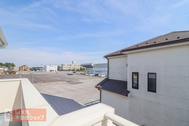 現地完成写真。バルコニーからの景色。十分な間隔が確保されております。