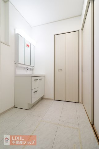 現地完成写真。洗面脱衣所はゆったりとしたスペースで使いやすいです。