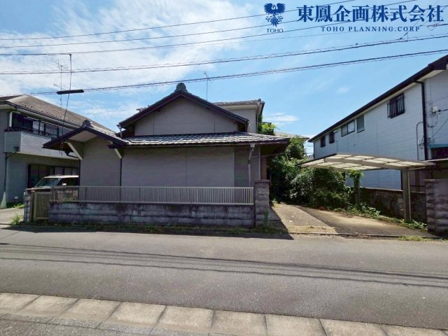 北西側約4m公道に接道しております。　見晴らしがよく小さなお子様も安心の立地です。