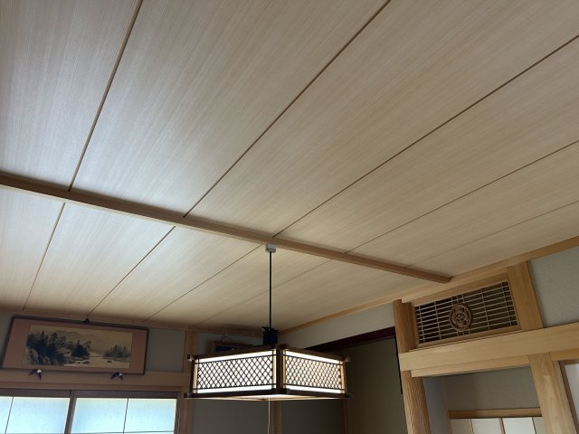 目透かし天井が美しい、伝統と気品を感じる和室。　