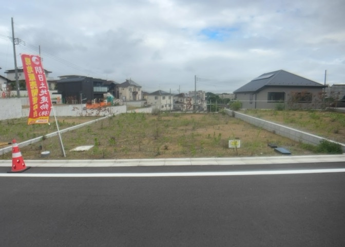土地の形が極端に長細かったり、狭小地、あるいは道路との高低差がある傾斜地だった場合、後々売ろうとしても買い手がつかない場合もあります。後々、売却することになった時に価値の下がらない土地を選びましょう。