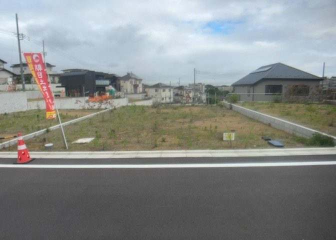 隣家の土地はどうなっているのか、生活利便施設が近くにあるのか、学校まで近いかなど、お客様のライフスタイルにあわせたイメージが重要です。また、近くにあると困る施設が近くにないかも確認するといいでしょう。