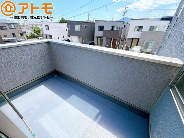 陽当りの良いバルコニーはお洗濯物はもちろんお布団もふかふかになります♪