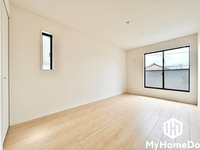 バルコニーにつながるお部屋で、通風・陽当たり良好
