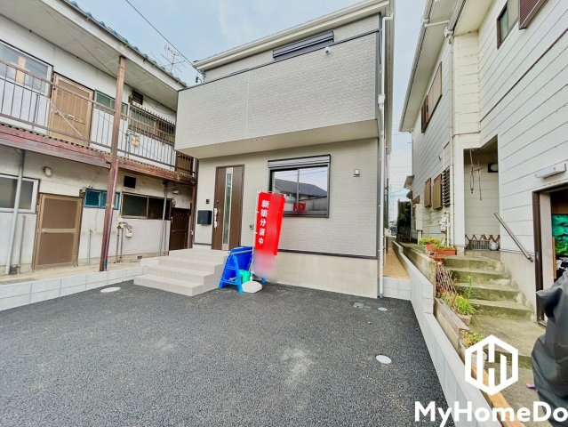 周辺は閑静な住宅街に囲まれているのでとても静かに、心穏やかに暮らしを送ることができます