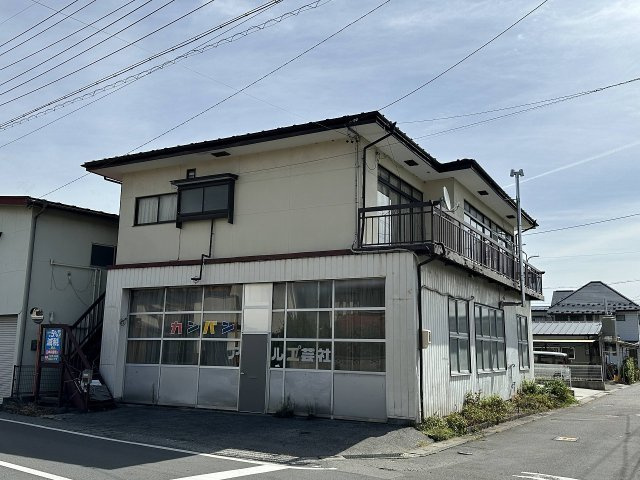 外観と前面道路
