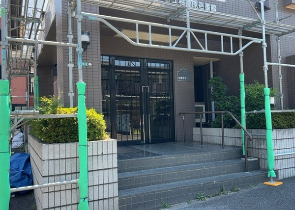 【レサージュ相模原壱番館の玄関】