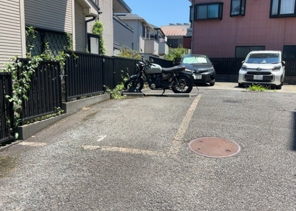 【レサージュ相模原壱番館の駐車場】