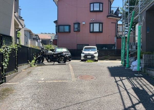 【レサージュ相模原壱番館の敷地内駐車場】